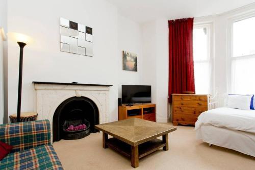 Apartamento Bright Spacious Studio 5 Mins Walk To The Beach!