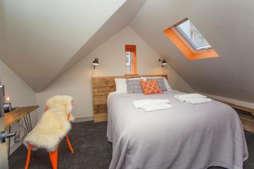 Higgihaus #3b 4 Bed Big Groups Hip Location Sleeps 10