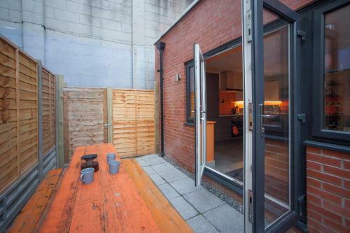 Higgihaus #3b 4 Bed Monday - Friday Whole House