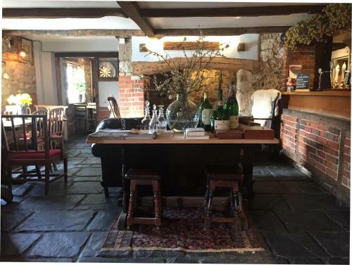 Hotel The Queen's Head At Broad Chalke