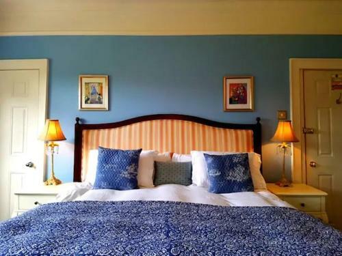 Hotel No 6 The Square Tearooms & Accommodation