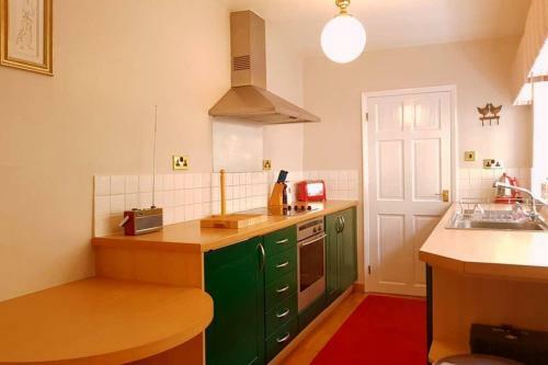Hotel No 6 The Square Tearooms & Accommodation
