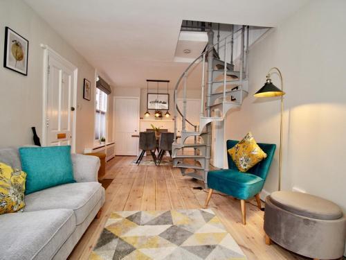 Spacious Country Cottage In Historical Canterbury