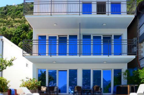 Apartments Riverside