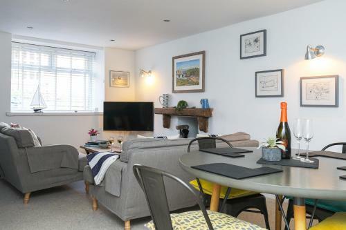 Bwthyn Cerrig (pebble Cottage)