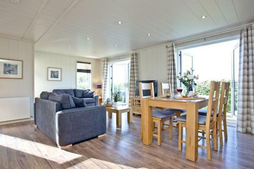 Whileaway Lodge, Strawberryfield Park
