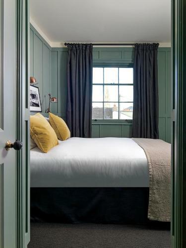 Cult Hotels The George Cheltenham