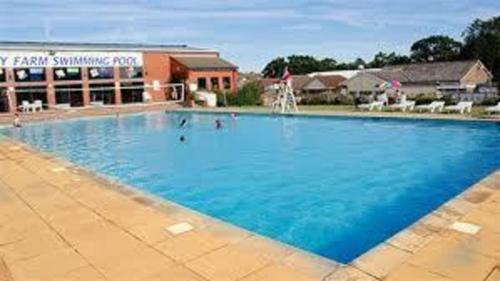 Stunning 2-bed Holiday Home In Clacton-on-sea