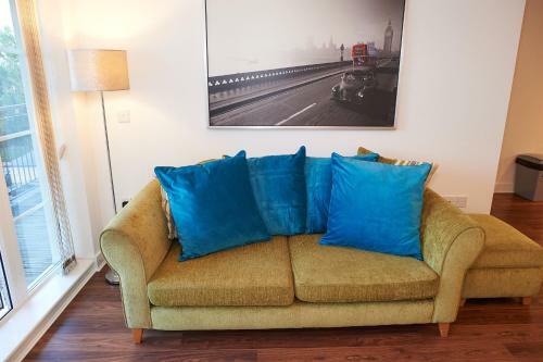 Clarendon Heights - Stylish Two-bedroom Apartment