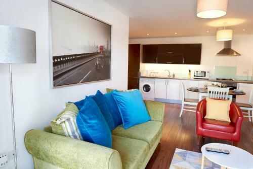 Clarendon Heights - Stylish Two-bedroom Apartment