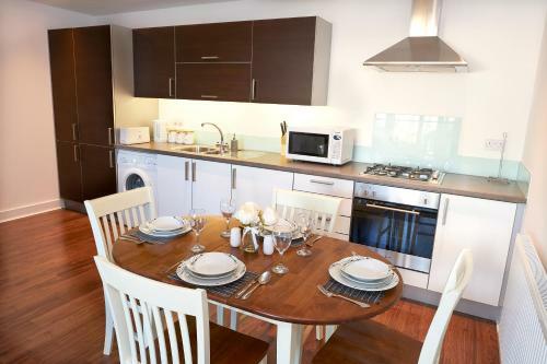 Clarendon Heights - Stylish Two-bedroom Apartment