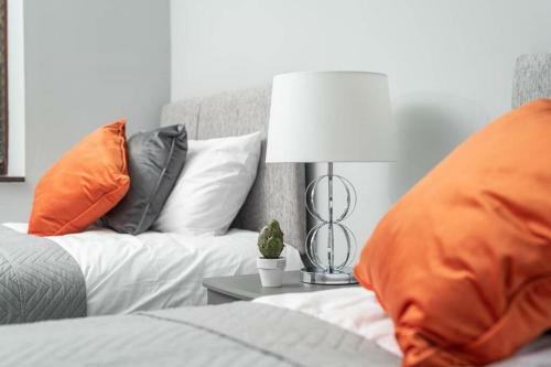 4 Bedroom House Coventry Hosted By Snoozenow
