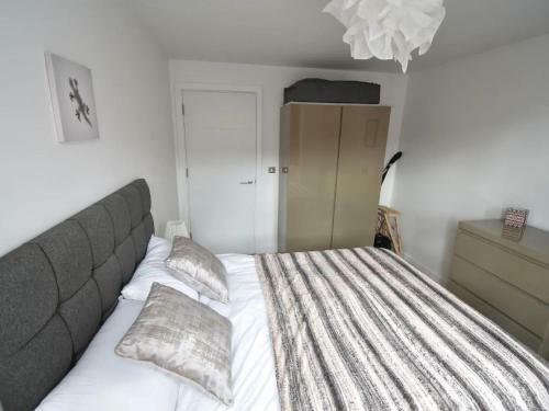 Simplistic Apartment In Coventry Near Herbert Art Gallery