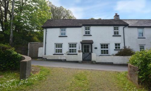 Berry Cottage Croyde | 4 Bedrooms / Sleeps 7-9 / Dog Friendly