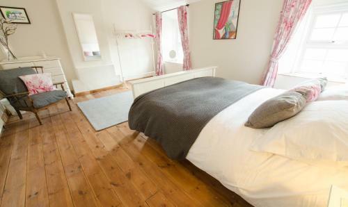 Berry Cottage Croyde | 4 Bedrooms / Sleeps 7-9 / Dog Friendly