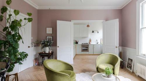 Apartamento Plum Guide - The Feminine Mystique