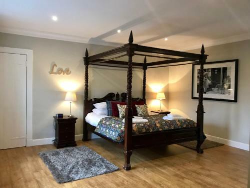 Cherry Blossom Cottage Near Cupar Fife