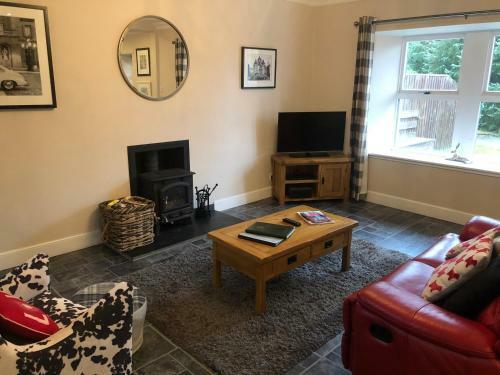 Cherry Blossom Cottage Near Cupar Fife