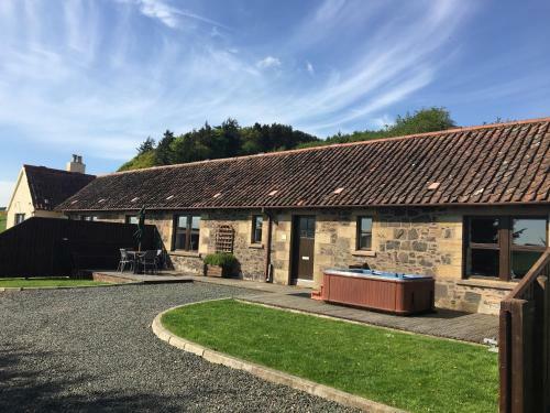 Cherry Blossom Cottage Near Cupar Fife