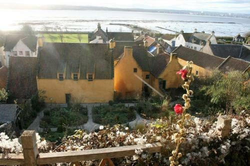 Remarkable 2-bed Apartment In Culross