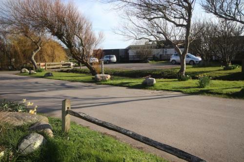 10a Medmerry Park 2 Bedroom Chalet - No Manual Workers Allowed