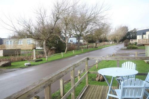 10a Medmerry Park 2 Bedroom Chalet - No Manual Workers Allowed