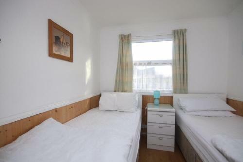 10a Medmerry Park 2 Bedroom Chalet - No Manual Workers Allowed