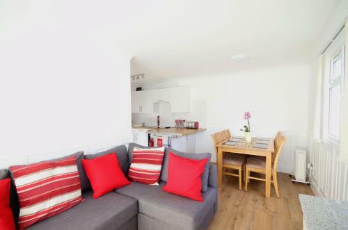 29c Medmerry Park 2 Bedroom Chalet - No Manual Workers Allowed