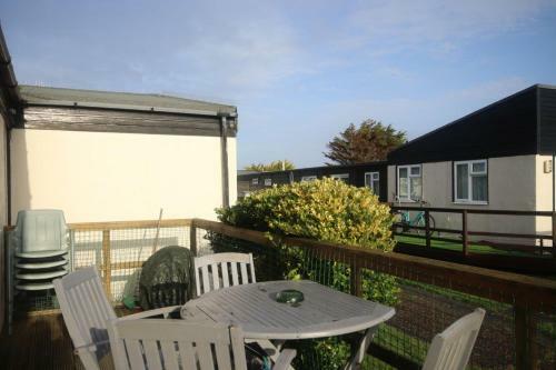 34d Medmerry Park 2 Bedroom Chalet - No Manual Workers Allowed