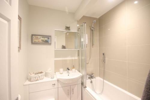 43b Medmerry Park 2 Bedroom Chalet - No Manual Workers Allowed