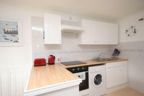 7c Medmerry Park 2 Bedroom Chalet - No Manual Workers Allowed