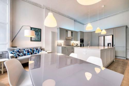 Altido Spacious And Stylish 4-bed Georgian Apartment
