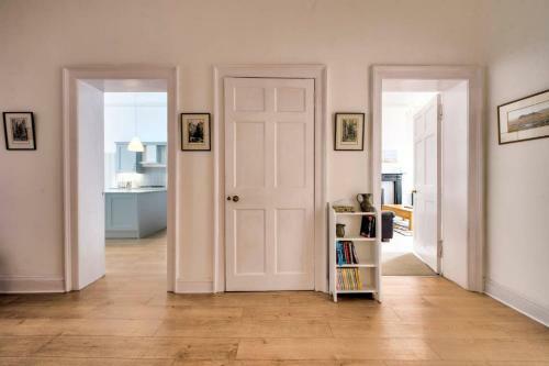 Altido Spacious And Stylish 4-bed Georgian Apartment
