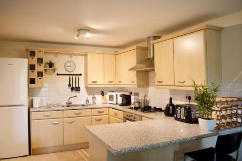 Spacious 3 Bed Apartment In Central Location
