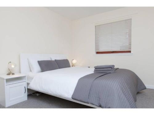 Two Bed Modern Apartment Near Haymarket