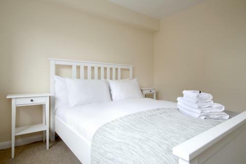 Hawkhill 9 - Contemporary Edinburgh Apartment And Secure Parking