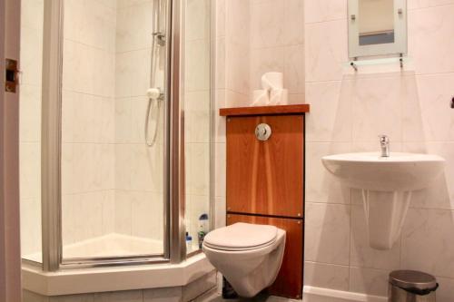 3 Bedroom Apartment In Vibrant Area