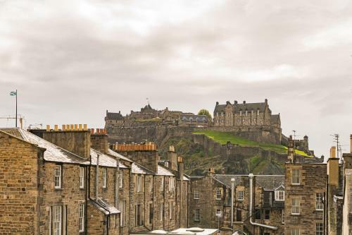 2 Bedroom Central Apartment With Stunning Castle View
