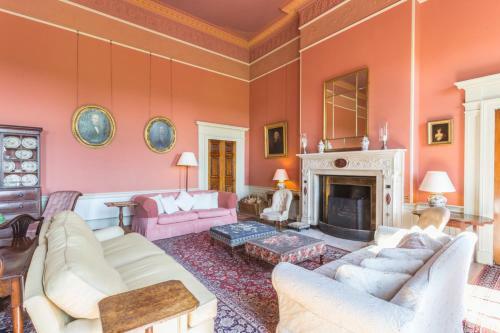 Edrom Chateau Sleeps 26 Wifi