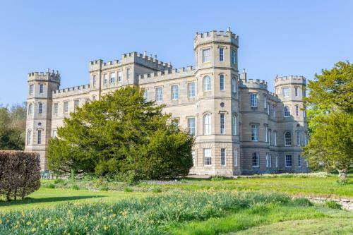 Edrom Chateau Sleeps 26 Wifi