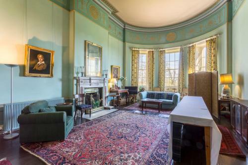 Edrom Chateau Sleeps 26 Wifi