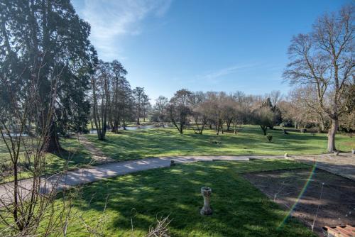 Apartamento 17th-century One Bed Studio With Parking & Garden!