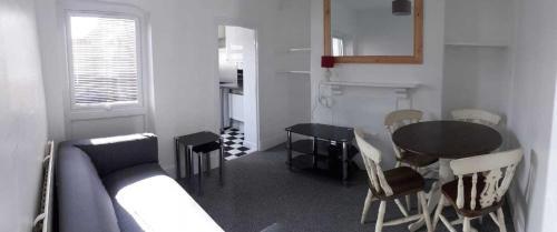 4-bed House In Exeter 30 Mins Drive To The Beach