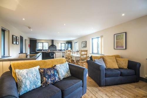 Rock Cottage - 3 Bedroom Holiday Home - Fishguard