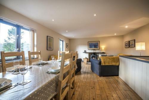 Rock Cottage - 3 Bedroom Holiday Home - Fishguard