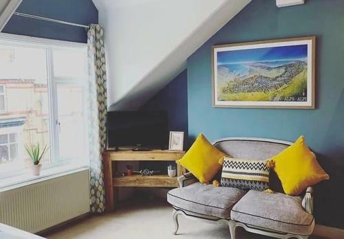 Apartment Chic - Spacious Cosy Duplex Apartment - Sleeps 5