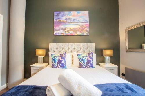 Merchant City: Stunning 2 Bed Apartment - Sleeps 6
