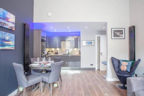 Merchant City: Stunning 2 Bed Apartment - Sleeps 6