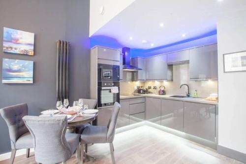 Merchant City: Stunning 2 Bed Apartment - Sleeps 6