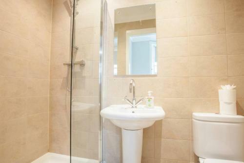 Bright 3 Bedroom Apartment In City Centre